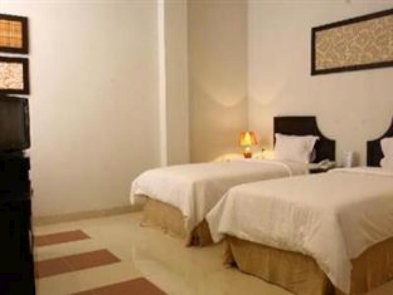 Oyo 424 Asia Hotel マカッサル エクステリア 写真