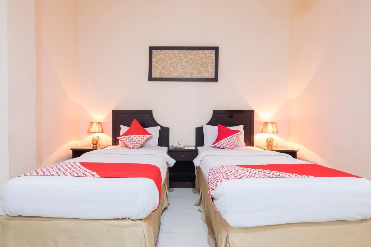 Oyo 424 Asia Hotel マカッサル エクステリア 写真