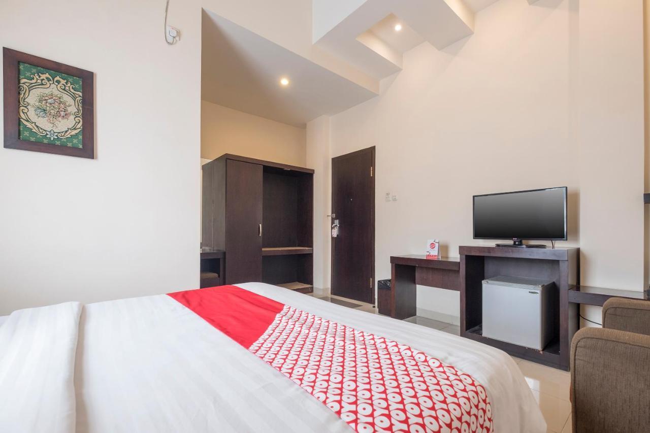 Oyo 424 Asia Hotel マカッサル エクステリア 写真