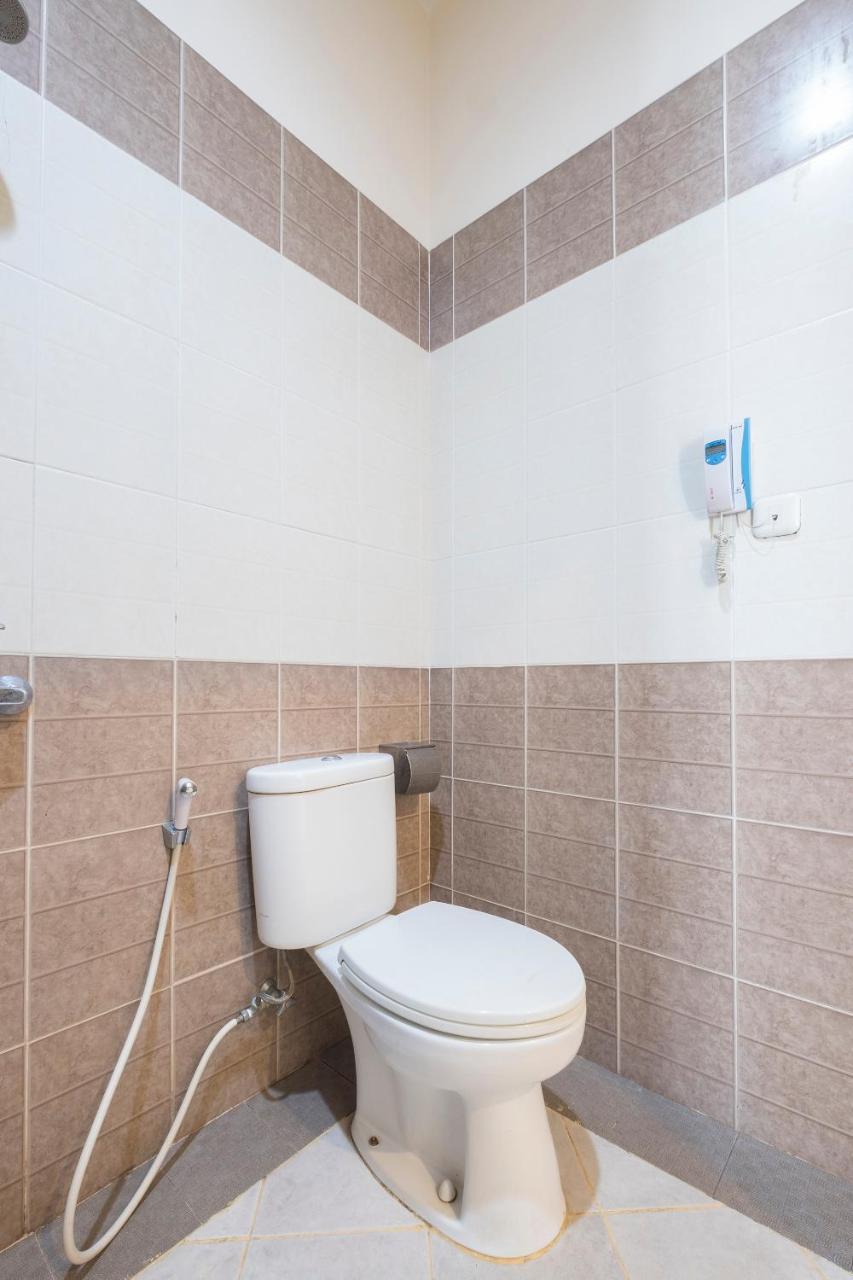 Oyo 424 Asia Hotel マカッサル エクステリア 写真