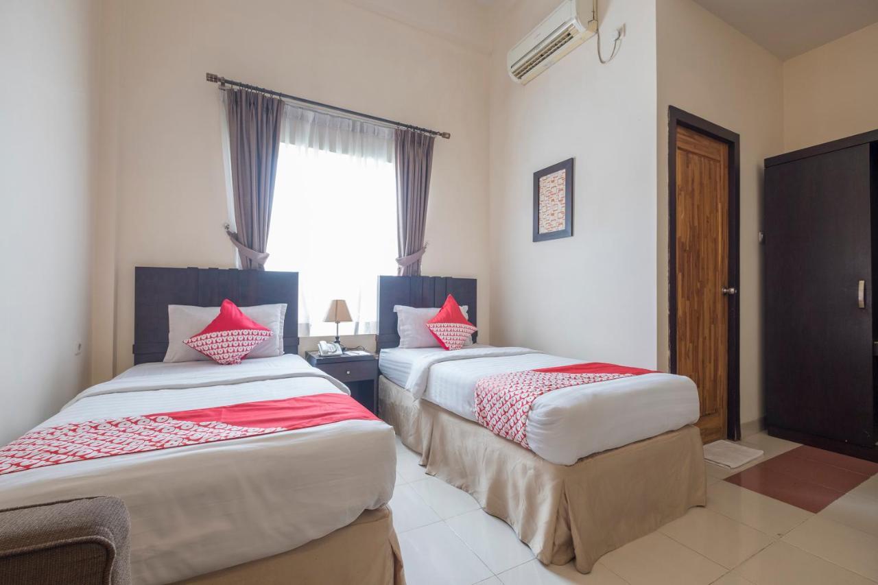 Oyo 424 Asia Hotel マカッサル エクステリア 写真