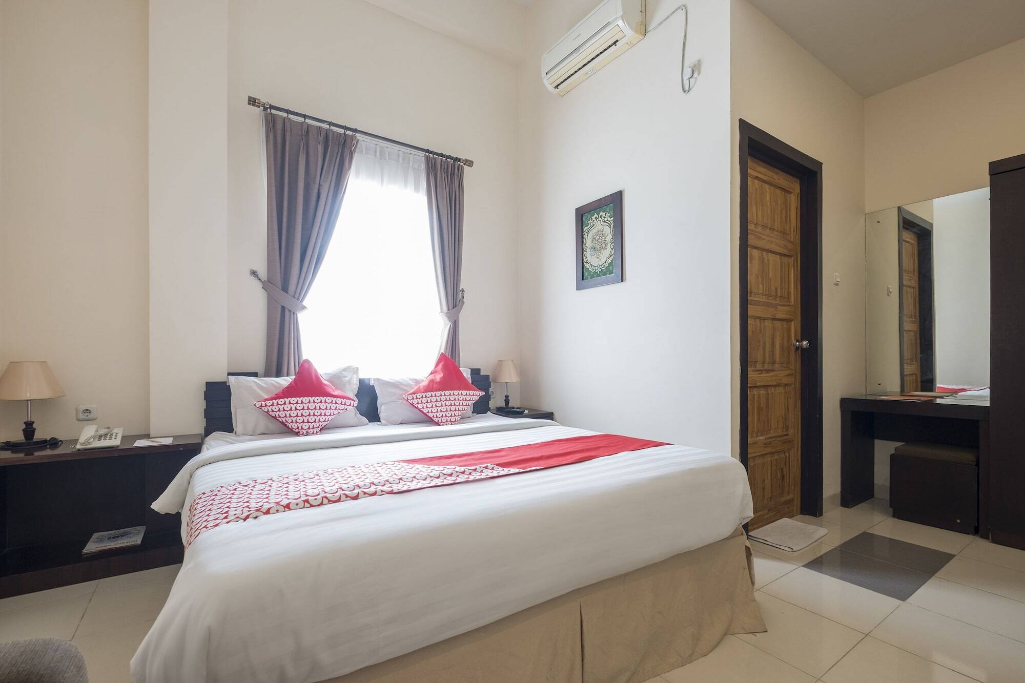Oyo 424 Asia Hotel マカッサル エクステリア 写真